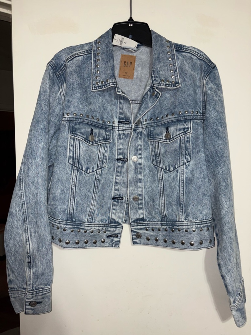 GAP Light Blue Denim Jacket with Leather Logo Patch
XL Tall